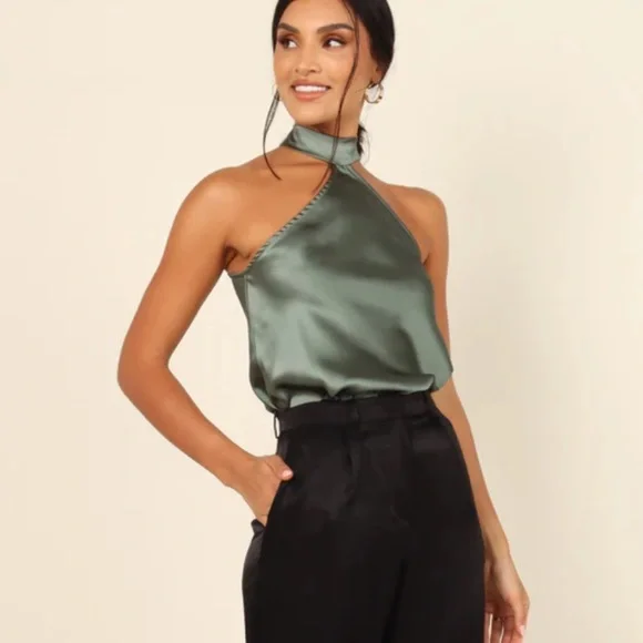 Halter Top LIKE NEW - Picture 7 of 7